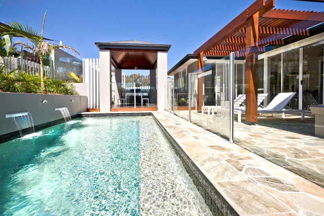 How to Choose the Right Pool Fence